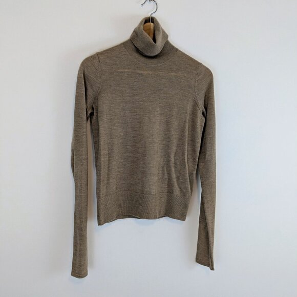 CO Essentials 100% cashmere turtleneck sweater - Picture 2 of 13